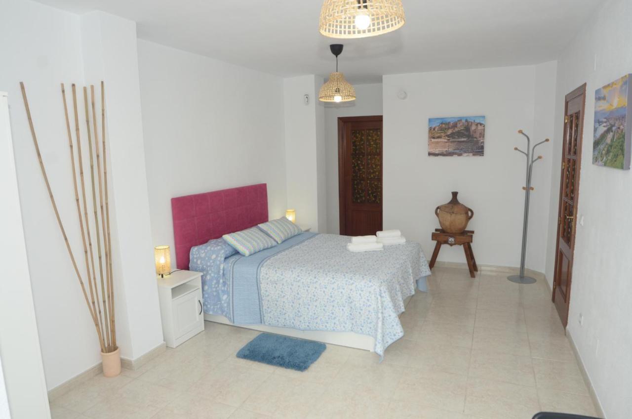 Habitacion Grande Con Terraza Privada, Malaga Centro ภายนอก รูปภาพ